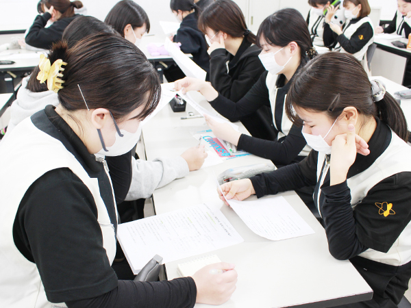 １年生、電話の応対を練習☆